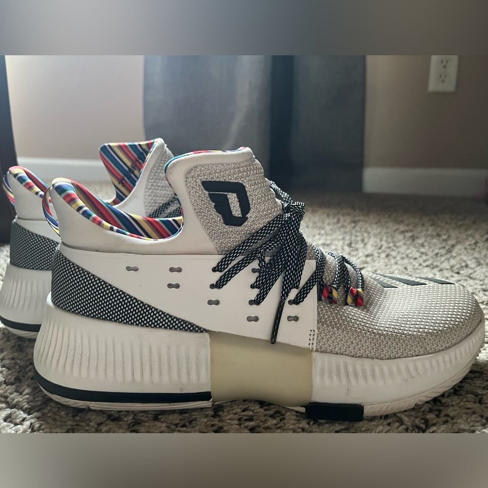 Damian Lillard 3 Black History Month (BHM) mens size 9 barely used